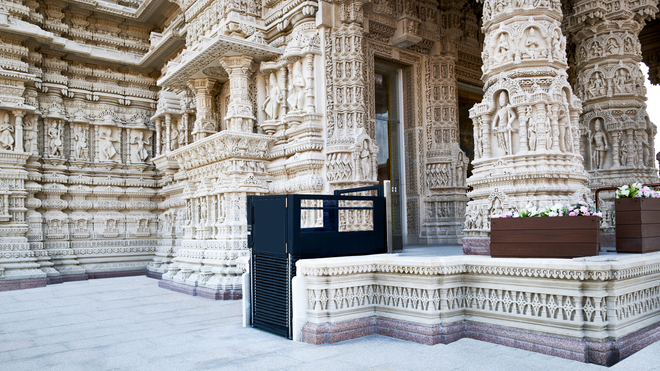An Ascension Virtuoso lift at the BAPS Swaminarayan Akshardham in Robbinsville, NJ