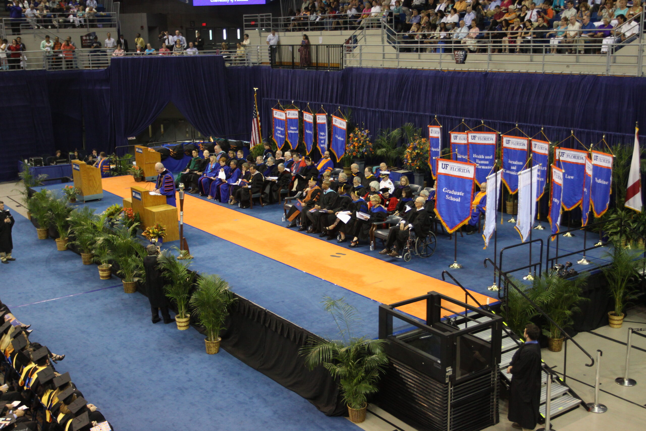 An Ascension Virtuoso lift is used to reach the platform at the commencement ceremony at the University of Florida.